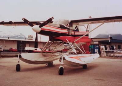 N754 in front of Juneau USFWS hangar before flight, early 2000s. Photo: Bruce Conant